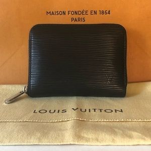 ❤️SOLD❤️ Louis Vuitton Epi leather compact zippy
